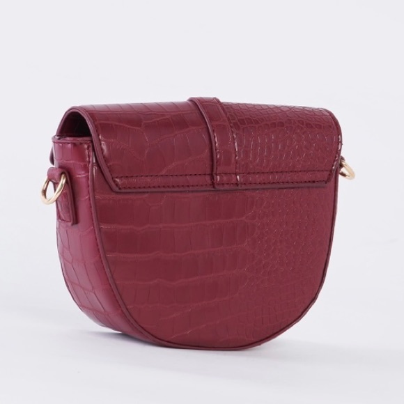 Red Faux Gator Skin Semi Circle Crossbody Bag - Picture 3 of 4